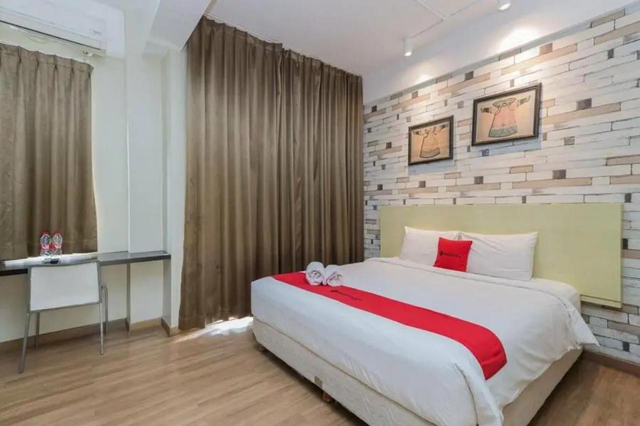 Reddoorz Plus At Riverside Malang Exterior foto