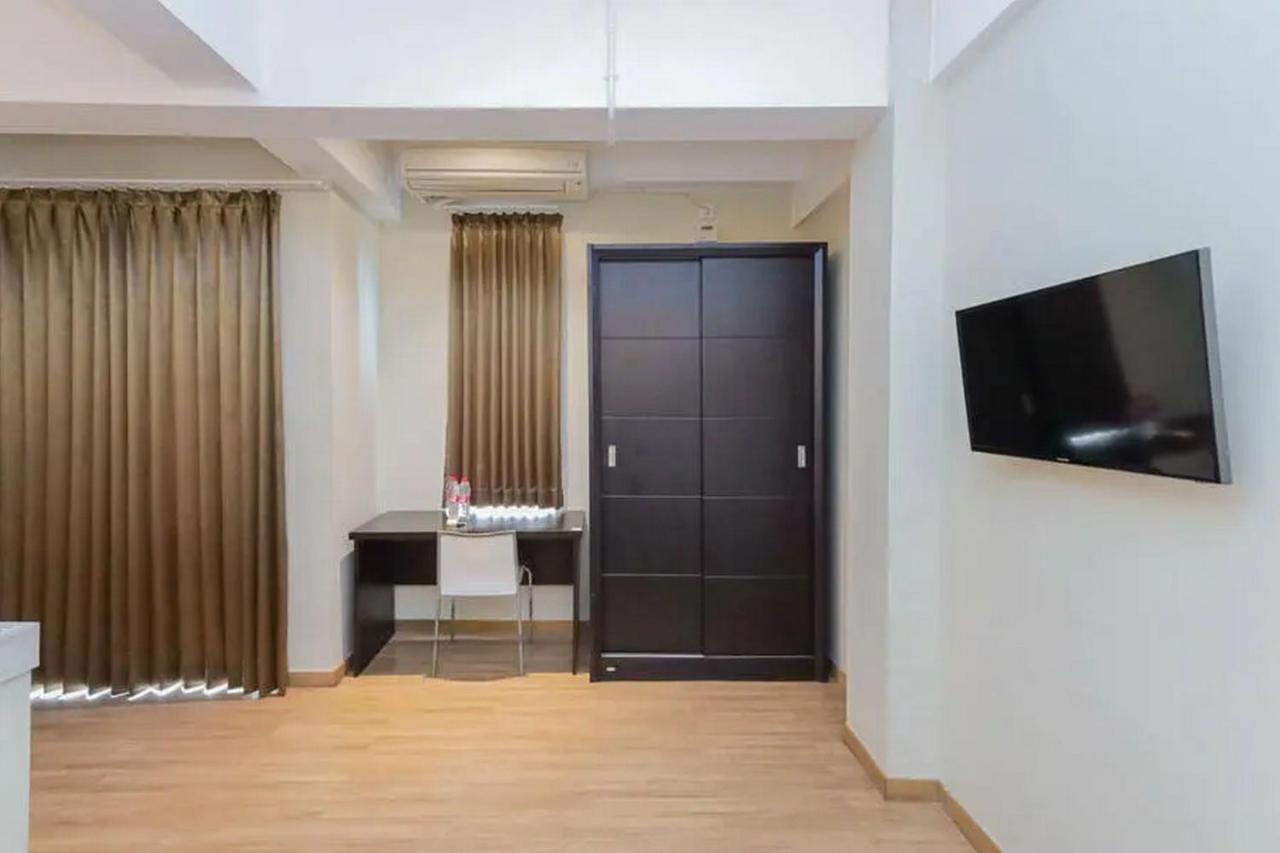 Reddoorz Plus At Riverside Malang Exterior foto