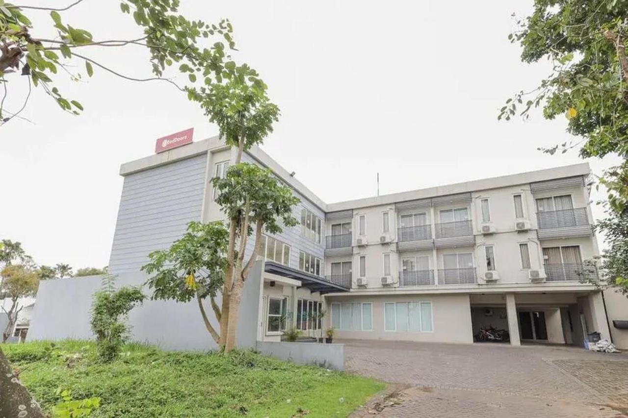 Reddoorz Plus At Riverside Malang Exterior foto